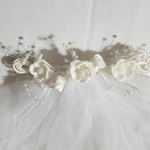 First Communion Flower Girl Veil attached to comb, flowers, pearls 24" long NIP - Picture 1 of 3